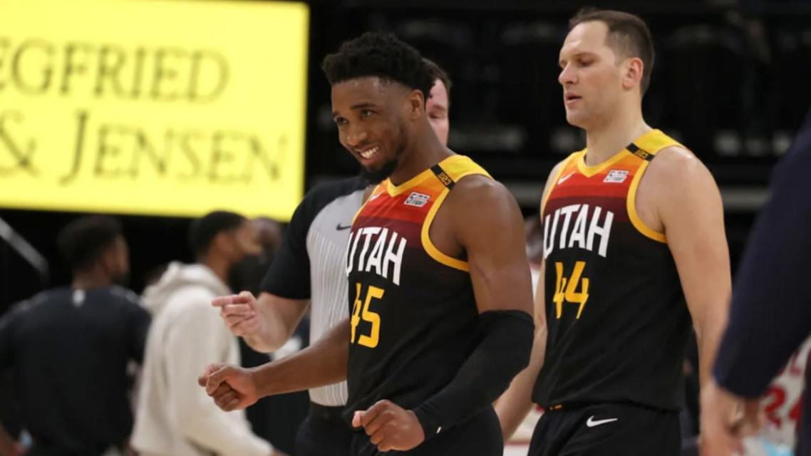 国王狂砍险胜分，爵士迎来新赛季高光！的简单介绍