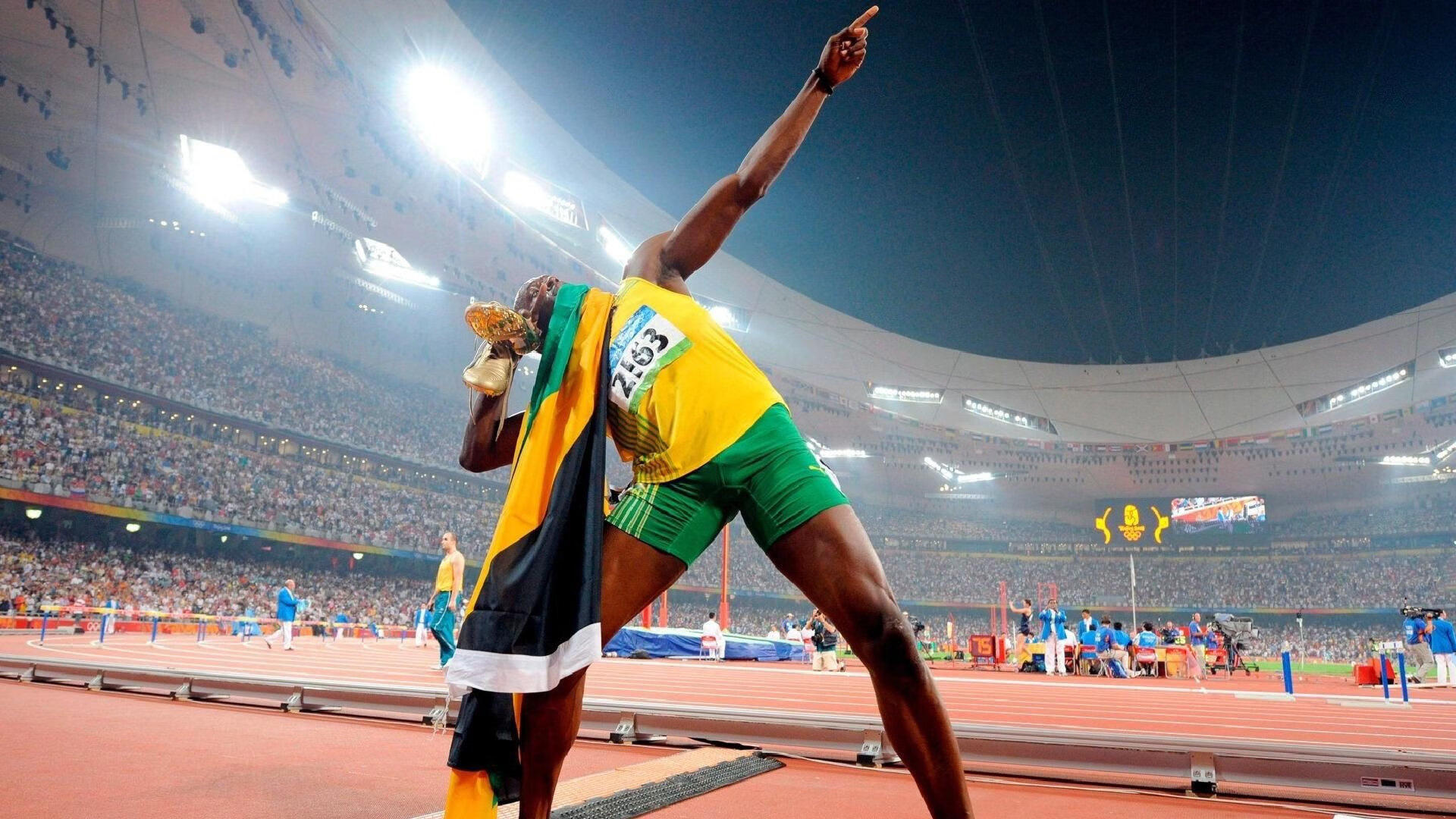 JackeyLove重返赛场，重返赛场首场状态出色，拜仁观众沸腾！再创辉煌时刻