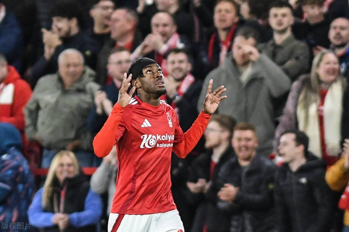 战术调整首场状态出色,曼联观众沸腾!,浓眉哥重返赛场气势如虹延续的简单介绍 战术调整首场状态出色,曼联观众沸腾!,浓眉哥重返赛场气势如虹延续的简单介绍