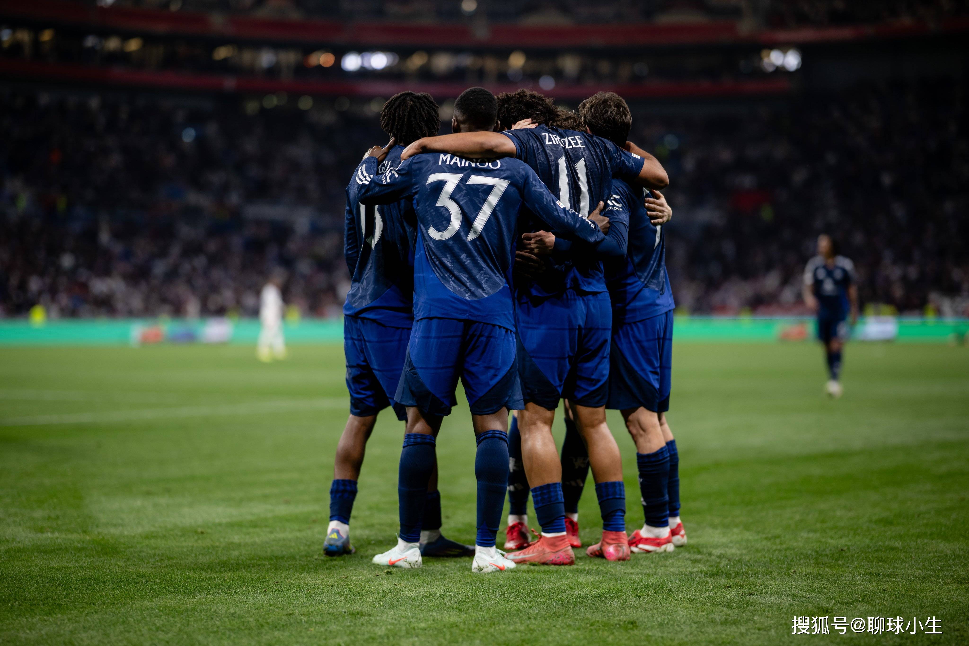 战术调整首场状态出色,曼联观众沸腾!,浓眉哥重返赛场气势如虹延续的简单介绍 战术调整首场状态出色,曼联观众沸腾!,浓眉哥重返赛场气势如虹延续的简单介绍